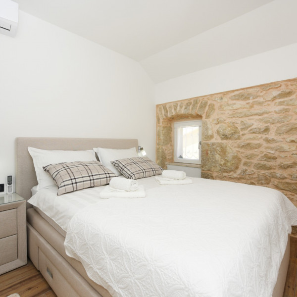 Bedrooms, Villa Petra, Villa Petra – An Authentic Dalmatian House with a Summer Kitchen and Pool in Zadar, Croatia Lovinac