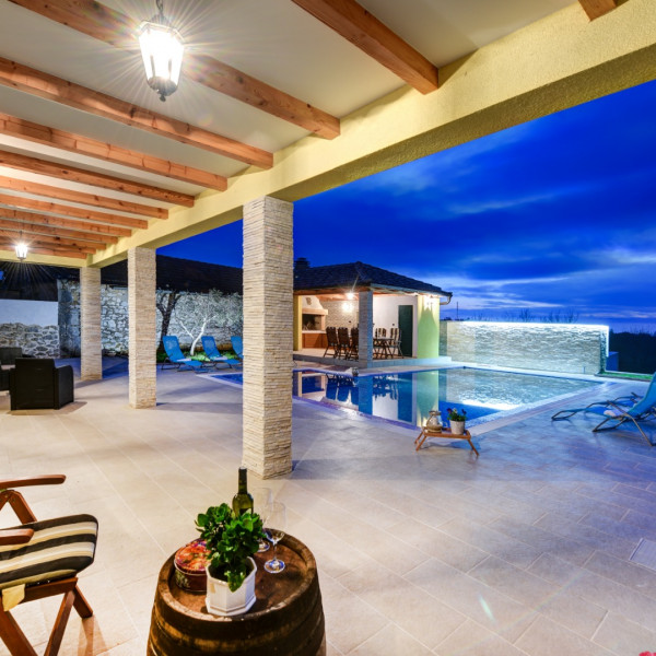 Villa Petra, Villa Petra &ndash; An Authentic Dalmatian House with a Summer Kitchen and Pool in Zadar, Croatia Lovinac