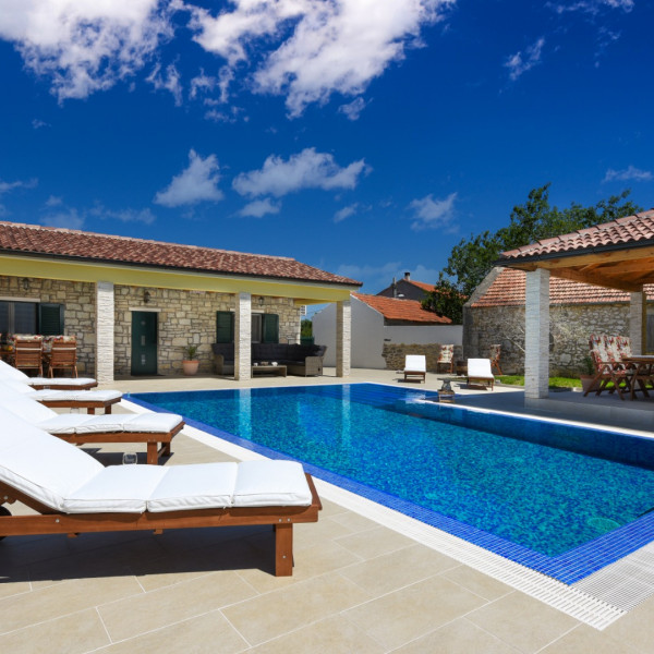Villa Petra, Villa Petra &ndash; An Authentic Dalmatian House with a Summer Kitchen and Pool in Zadar, Croatia Lovinac