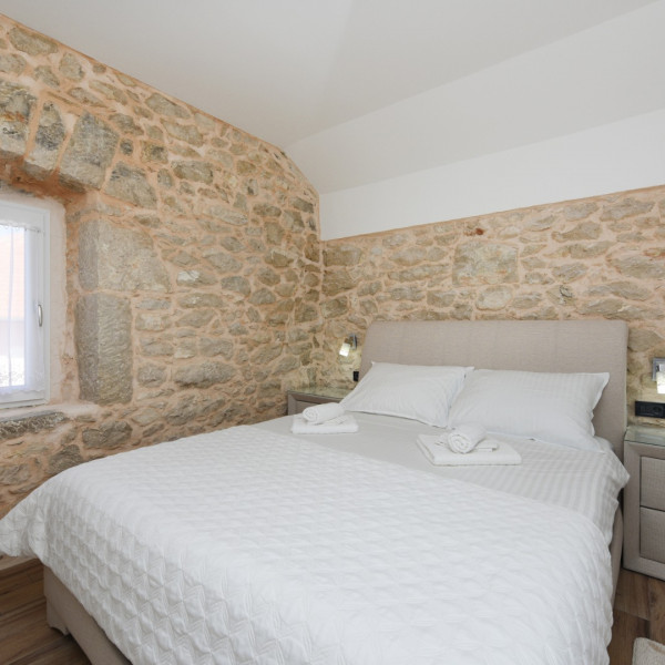 Bedrooms, Villa Petra, Villa Petra – An Authentic Dalmatian House with a Summer Kitchen and Pool in Zadar, Croatia Lovinac