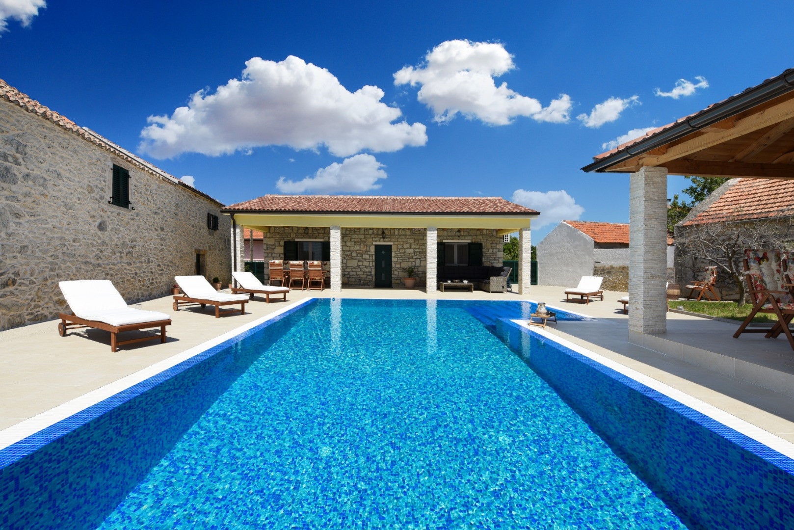 Villa Petra in Zadar - Gorgeous dalmatian stone house with large terrace, garden and private pool, Villa Petra &ndash; An Authentic Dalmatian House with a Summer Kitchen and Pool in Zadar, Croatia Lovinac